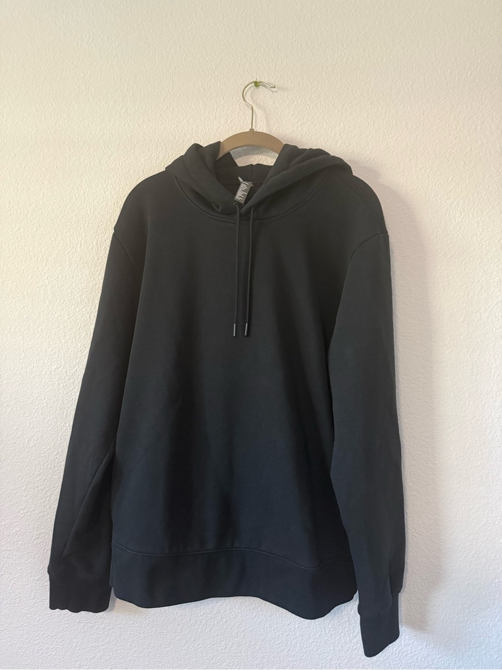 Zella Men's Black Pullover Hoodie with Drawstrings No Size Tag See Measurements.